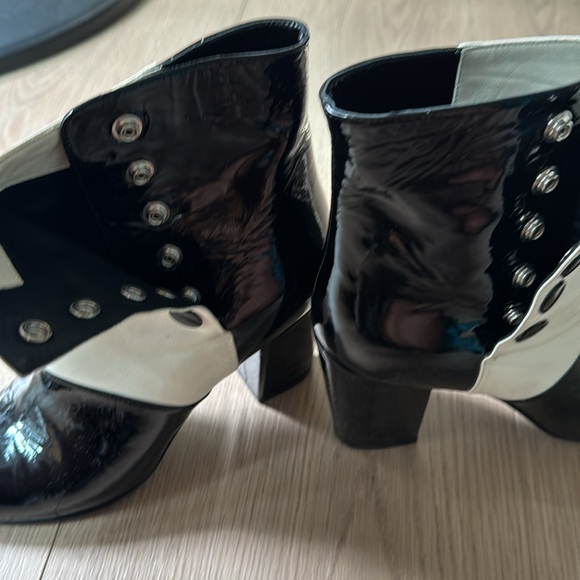Vintage Chanel Black And White Leather Booties - Picture 13 of 13
